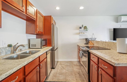 Wailua Condo | Kauai Kailani 204. Ocean View Condo in the Heart of Kapaa! Walking Distance to many Establishments.
