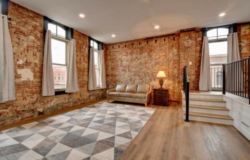 Millersburg Apartment | Kaufman Suite- BY BUSY INTERSECTION