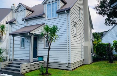Russell House | Kauri Cottage 2 or 3 Bedroom - Russell Cottage Collection