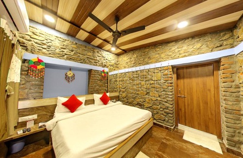 Abu Road Hotel | Kaushal Hilltop Resort and Villa