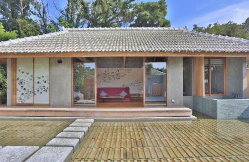 Nago Villa | KAWASEMINOSU (MUKAKA VILLA)