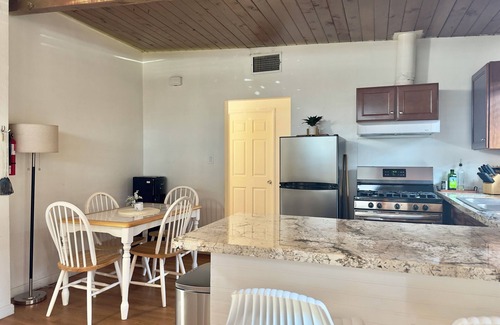 Visalia Apartment | Kaweah Luxe Getaway with Laundry