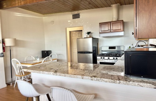 Visalia Apartment | Kaweah Luxe Getaway with Laundry