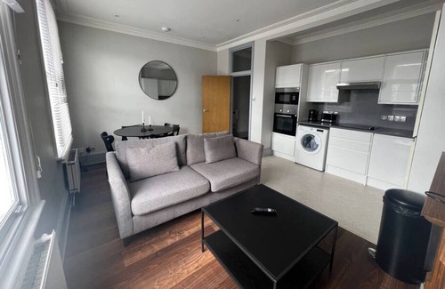 Stockwell Apartment | Kay Road · Lovely 2-bed flat in Brixton