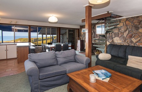 Gracetown House | Kaya Brae || Gracetown - Beach House with Ocean Views