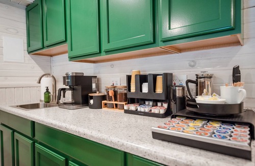 Newville House | Kayaks/Firepit/Games/Grill Your Dream Fall Vacay