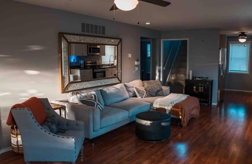 Vickery House | Kayaks, Hot Tub & Home Gym - Family Friendly Cozy Nature Retreat