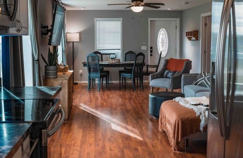 Vickery House | Kayaks, Hot Tub & Home Gym - Family Friendly Cozy Nature Retreat