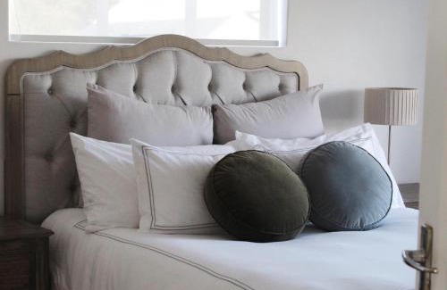 Swellendam Apartment | Kaylie's Place, Elegant Holiday Home with Garden