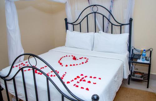 Msasani Bed & Breakfast | KAYS LODGE