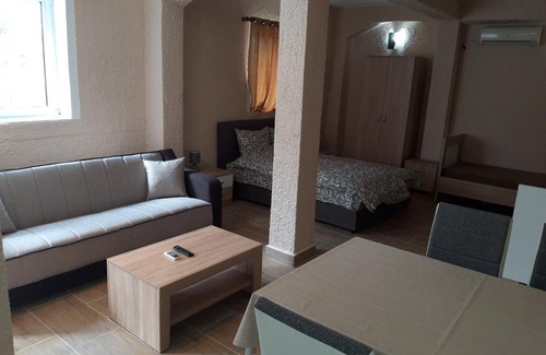Goricani House | Kazablanka Rooms Aerodrom