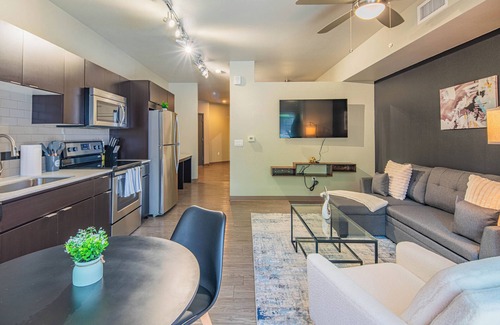 Evans Churchill Apartment | KB - Proxy 333
