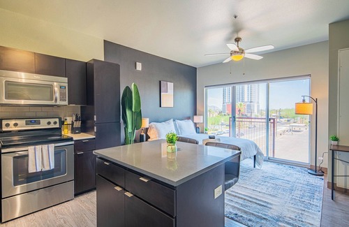 Evans Churchill Apartment | KB - Proxy 333
