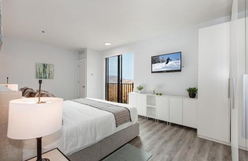Park City Apartment | KBM Resorts: MAS-2003 Panoramic Sunshine Modern 2BR 3 min drive to Jordanelle Gondola