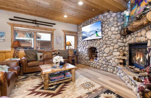 Park City Apartment | KBM Resorts Timber Wolf Lodge Mountain Elegance with Gas Fireplace Common Hot Tubs Near Canyons Village TWL-5b