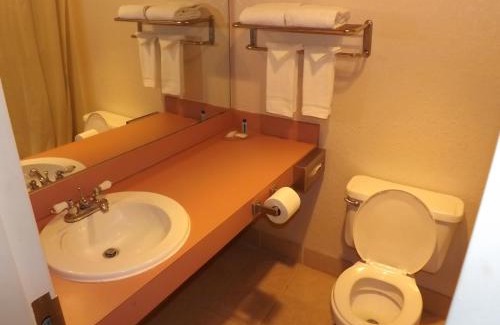 Waldron Hotel | KCI Lodge