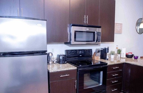 Lindridge-Martin Manor Apartment | KCN VIBEZ! FREE PARKING! PRIME LOCATION