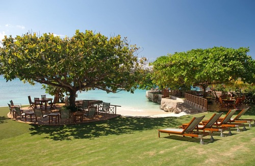 Discovery Bay Villa | Keela Wee on the Beach - 6 bedroom private beach front villa in Discovery Bay