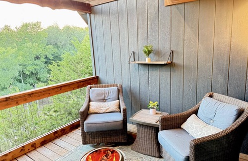 Dripping Springs Apartment | Keep it Cozy, Cabin w/ view and Pro Coffee Setup