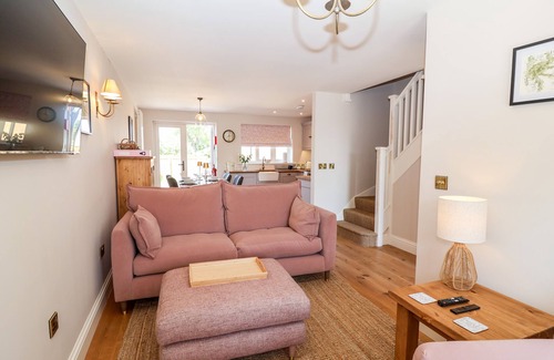 Newton on Derwent Cottage | KEEPERS COTTAGE, pet friendly, with a garden in Wilberfoss