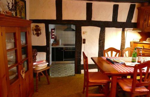 Schalkenmehren House | Kellisch Haus