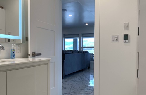 Central Okanagan House | Kelowna Lakefront Suite with Private Boat Buoy