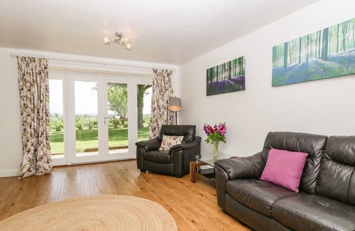 Corton Cottage | KELPERS BARN, pet friendly, with open fire in Gillingham