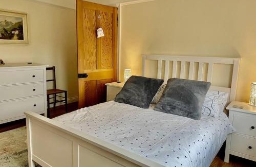 Seahouses House | Kelvinside, Seahouses, 2 minute walk into village
