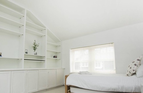 Kemptown House | Kemp Town Mews Parking by Brighton Holiday Lets