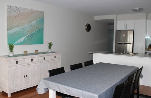 Kiama Apartment | Kendalls Beach, walk to beach, restaurants , shops, ocean walk tracks , train.