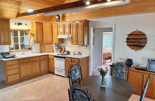 Inyokern Cabin | Kennedy Bluebird: off-grid cabin near SF Kern River