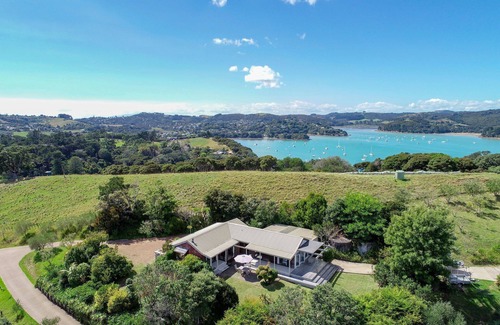Surfdale House | Kennedy Point Vineyard Estate