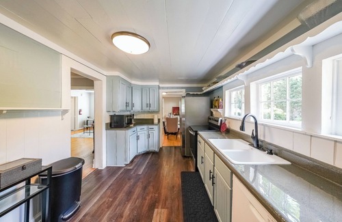 Marietta Cottage | Kennesaw Cottage – Charming 2 BDR Just 10 Miles to LakePoint Sports!