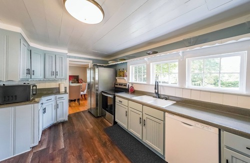 Marietta Cottage | Kennesaw Cottage – Charming 2 BDR Just 10 Miles to LakePoint Sports!