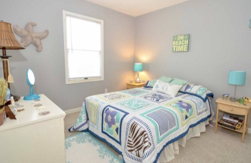 Southold Cottage | KENNEY’s BEACH: SOUTHOLD BEACH COTTAGE Waterview, walk to Beach.