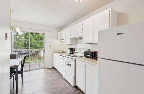 Decatur Apartment | Kenridge Apartments 1930 I 2 Bed 2 Bath