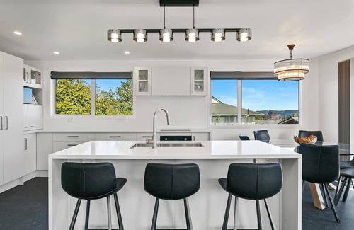Richmond Heights House | Kensington Gem-Family Getaway