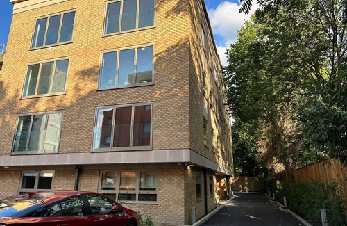 Slough Apartment | Kensington House by Solitaire Suites