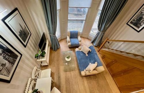 West Kensington Apartment | Kensington - Mezzanie stylish flat