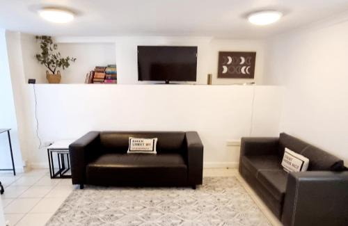 Gravesend Apartment | Kent 1 bedroom apartment 2 mins walk to Gravesend Station & Town Centre