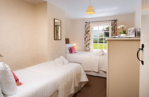 Lorton Cottage | KENT COTTAGE, family friendly, with open fire in Cockermouth