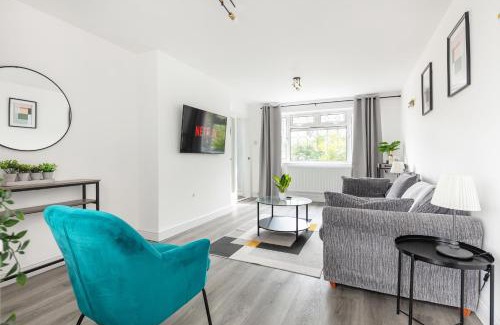 Singlewell House | Kent Haven - 3 bed house, Games room and Parking