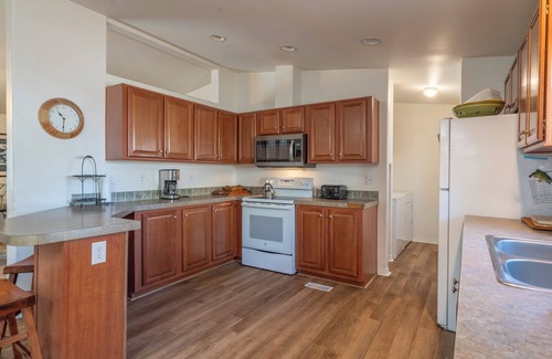 June Lake House | Kenton House- Village Location, Walk to both June & Gull Lakes and Shops and Restaurants