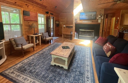 Bakerton Cabin | Kentucky Cabin on The Cumberland River with Private Boat Ramp