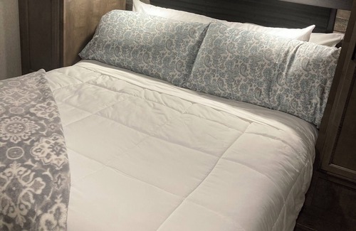 Mayfield House | Kentucky Camper Stay close to Paducah, Murray, LBL & Kentucky Lake.