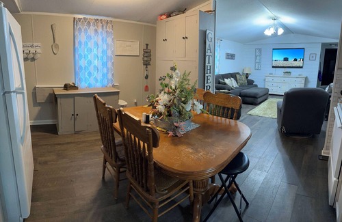 Almo House | Kentucky Lake 3-bed Mobile Home Cabins - shared dock access WiFi, & Bald eagles!