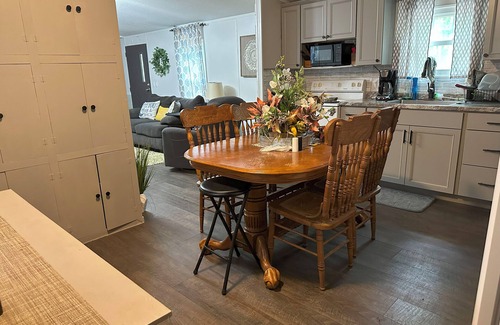 Almo House | Kentucky Lake 3-bed Mobile Home Cabins - shared dock access WiFi, & Bald eagles!