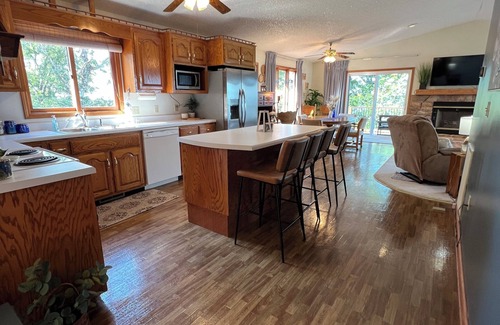 Dover House | Kentucky Lakefront: 6-Star Sunset Views & Private Decks 4 BR, Kayaks Boat Access