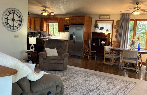 Dover House | Kentucky Lakefront: 6-Star Sunset Views & Private Decks 4 BR, Kayaks Boat Access
