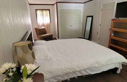Lexington House | Kentucky River frontage and less than a mile off I-75